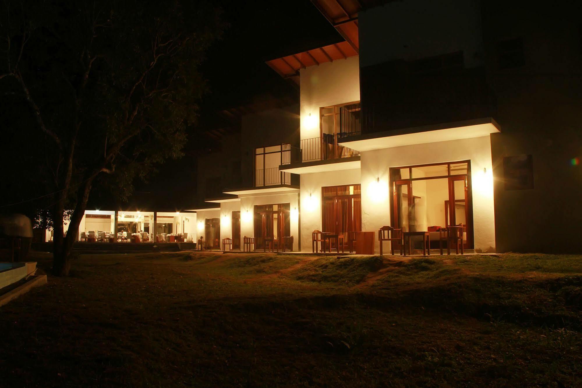 Sigiriya Wewa Addara Hotel - Hotel By The Lake Екстер'єр фото